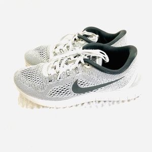 Women Nike sneakers. Size 10